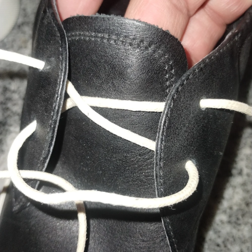 The Flexx NWT leather lace up sneaker size 8, black white laces